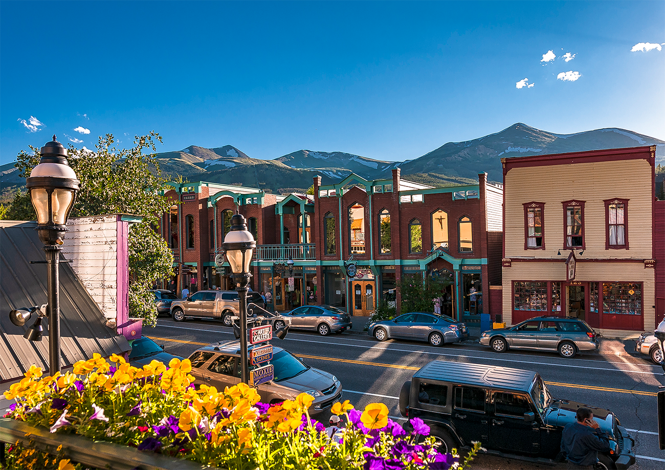 Street view of shops in Breckenridge, Colorado